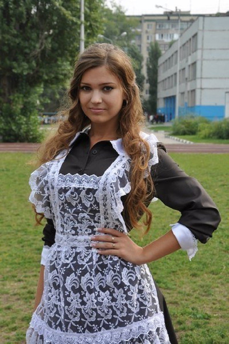 14-летней школьнице из Барнаула предъявили обвинение за надругательство над бывшей подругой